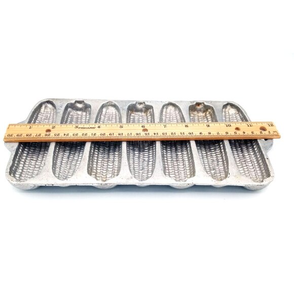 Vintage Cast Aluminum Cornbread Mold 7-Ear Corn Stick Pan Farmhouse Bakeware - Picture 2 of 14